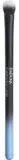 Большая кисть для теней IsaDora Large Eyeshadow Brush из мягкого ворса чёрно-синяя — фото 1