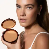 T. LeClerc Brązujący puder do twarzy - Бронзирующая пудра T.LeClerc Bronzing Powder для лица, 17 г, оттенок 02 - Cuivre — фото 3