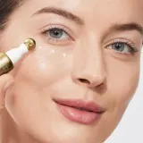 Крем для области вокруг глаз Eve Lom Time Retreat Smoothing с ретинолом витамином C и экстрактом овса для зрелой кожи 15 мл — фото 5