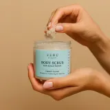 Fehu Fehu Body Scrub Sweet Tease - Сахарный скраб для тела Sweet Tease с клубникой и йогуртом, для рук, ног и тела, 400 г — фото 5
