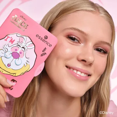 Палетка теней Essence Disney Alice In Wonderland Eyeshadow Palette 12 оттенков