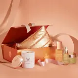 Набор Crystallove The Glow Ritual Clear Quartz сыворотка 30 мл мист 100 мл скраб для тела 200 г соевая свеча и косметичка — фото 2