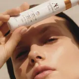 Солнцезащитный крем для лица с комплексом TFC8 Augustinus Bader The Sunscreen SPF 50, 30 мл — фото 7
