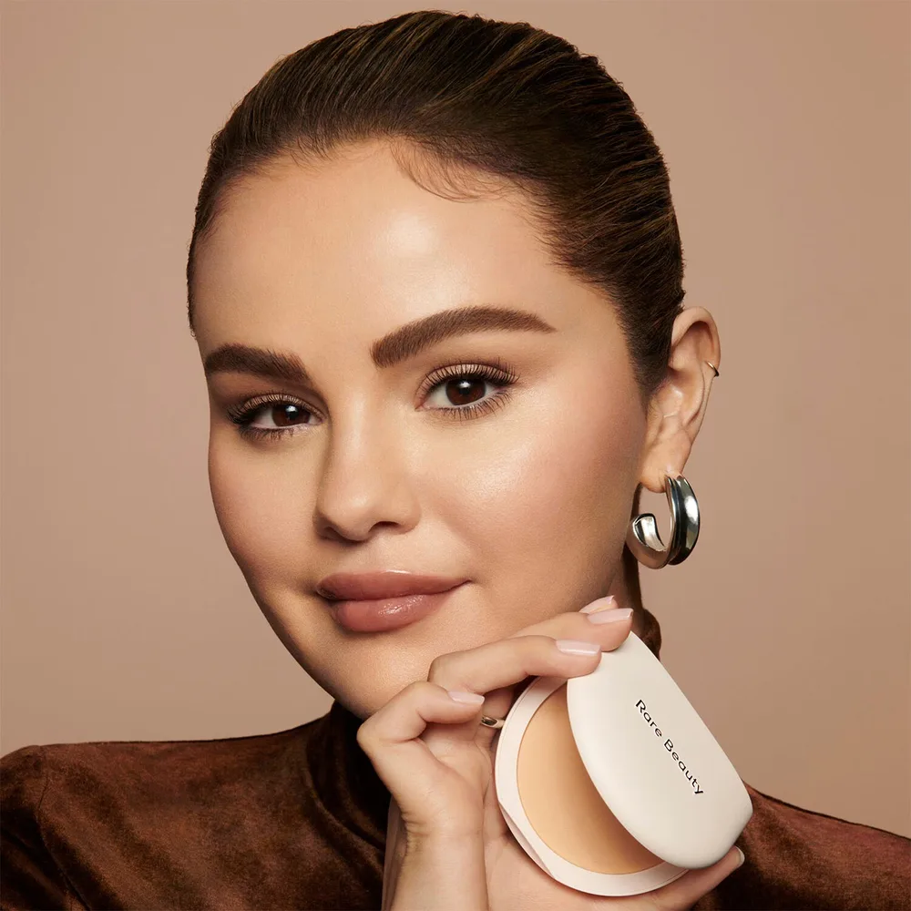 Прессованный финишный порошок Rare Beauty Tinted Pressed Powder, 8 г, оттенок Almond