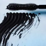 Тушь с пептидами, удлиняющая и поднимающая ресницы Kosas Soulgazer, оттенок Hypnotize — фото 4