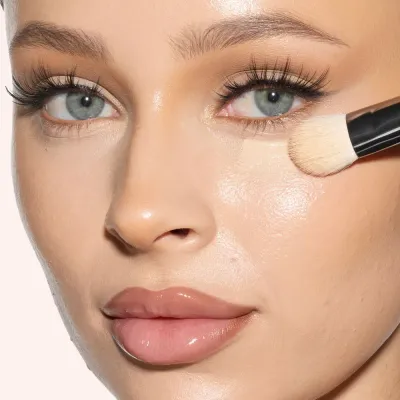 Кисть для нанесения корректора под глаза Huda Beauty Undereye Buff Brush, 1 шт
