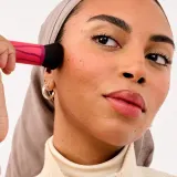 Кисти и аппликаторы для макияжа Benefit Cosmetics Hoola Wavemaker, 1 шт — фото 1