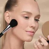 Бронзатор Anastasia Beverly Hills Smooth Blur Bronzer, 10 г, оттенок Warm Sand Vibes — фото 3