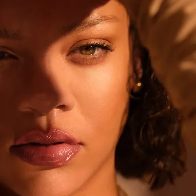 Пудра для лица, осветляющая + корректирующая Fenty Beauty Bright Fix, 8.5 г