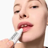 Бальзам для губ The Inkey List Tripeptide Plumping Lip Balm, 10 мл, оттенок Clear — фото 2
