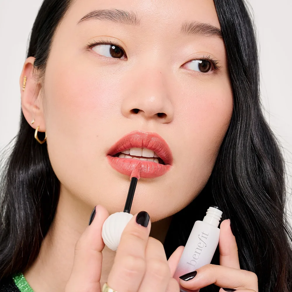 Увлажняющая матовая помада для губ Benefit Cosmetics Plushtint, 6 мл, оттенок N°06 Pillow Play