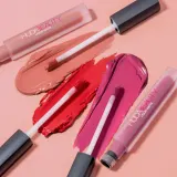 Матовая жидкая помадка Huda Beauty Liquid Matte Lipstick, 4.2 мл, оттенок Bombshell — фото 1
