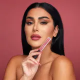Матовая жидкая помадка Huda Beauty Liquid Matte Lipstick, 4.2 мл, оттенок Bombshell — фото 2