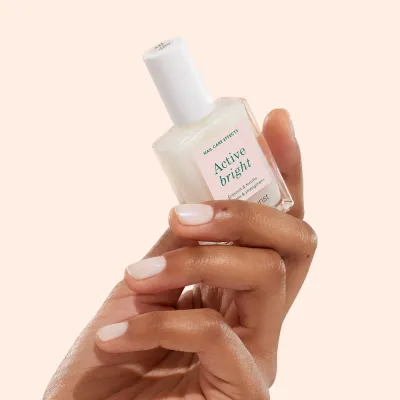 Manucurist Active Bright лак-уход для ногтей с осветляющим эффектом