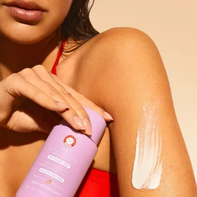 First Aid Beauty KP Smoothing Brightening Body Lotion разглаживающий лосьон для тела 200 мл