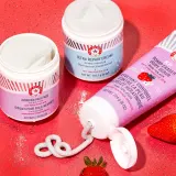 Пилинг для тела с AHA кислотами First Aid Beauty KP Body Scrub Strawberry, 56.7 г — фото 4