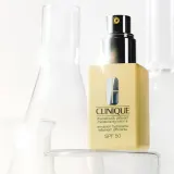 Clinique Dramatically Different Moisturizing Lotion+ SPF 50 увлажняющий крем для лица — фото 3