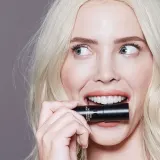 Макияж для лица - Крем-праймер "Гладкая кожа" Nudestix Nudies Tinted Blur Stick, оттенок Light 1 — фото 2