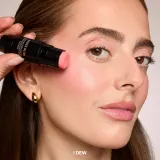 Бронзирующий и осветляющий стик Nudestix Nudies All Over Face Color Bronze + Glow, оттенок Illumi-Naughty — фото 3