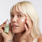 Сыворотка для лица с гладким эффектом и иллюминатором с капустой Youth To The People Superfood Skin Drip, 30 мл — фото 3
