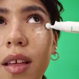 innisfree сыворотка для кожи вокруг глаз с зелёным чаем и кофеином, 10 мл — фото 2