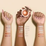 Пудра для лица, придающая сияние Rare Beauty Positive Light Silky Touch Highlighter, оттенок Enlighten — фото 2