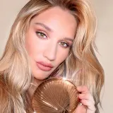 Пудра для лица Charlotte Tilbury Airbrush Bronzer, 16 г, оттенок 3 Tan — фото 2