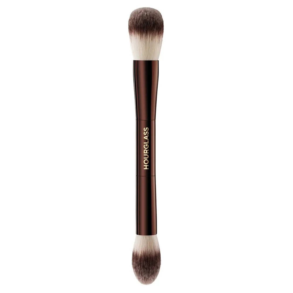 Кисть для нанесения хайлайтера Hourglass Ambient Lighting Edit Brush