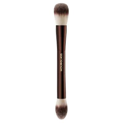 Кисть для нанесения хайлайтера Hourglass Ambient Lighting Edit Brush