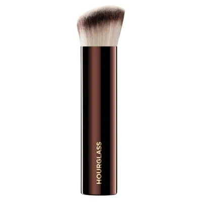 Hourglass Vanish Seamless Finish кисть для тональной основы
