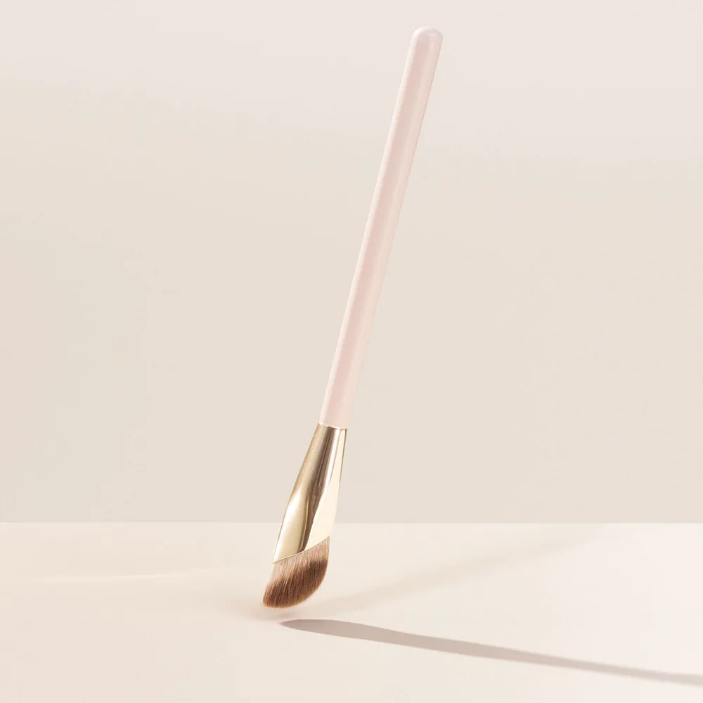 Кисть для корректора Rare Beauty Liquid Touch Concealer Brush