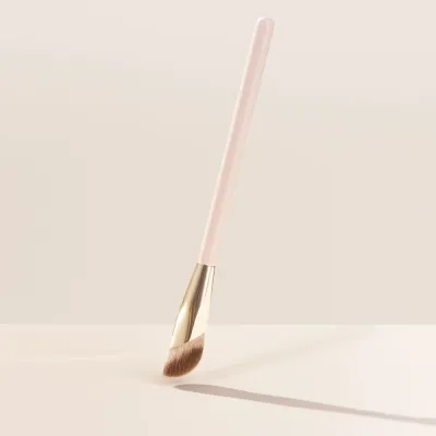 Кисть для корректора Rare Beauty Liquid Touch Concealer Brush