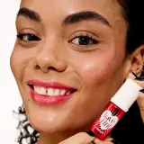Красный румянец в жидкой форме для губ и щек Benefit Cosmetics Love Tint, 6 мл — фото 2