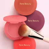 Матовая румяна для щек Rare Beauty Soft Pinch Matte Bouncy Blush, 6.4 г, оттенок Grateful — фото 5