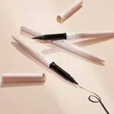 Лайнер в жидкой форме Rare Beauty Perfect Strokes Matte Liquid Liner, 0.9 мл, оттенок чёрный — фото 2
