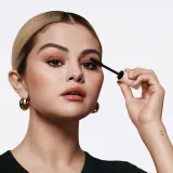 Тушь для ресниц в формате путешествия Rare Beauty Perfect Strokes Universal Mini Mascara, 8 мл — фото 5