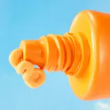 OLEHENRIKSEN Banana Bright Mineral Sunscreen SPF 30 солнцезащитный крем для лица с витамином C 50 мл — фото 1