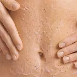 Пилинг для тела Sol de Janeiro Bum Bum Body Scrub, 220 г — фото 2