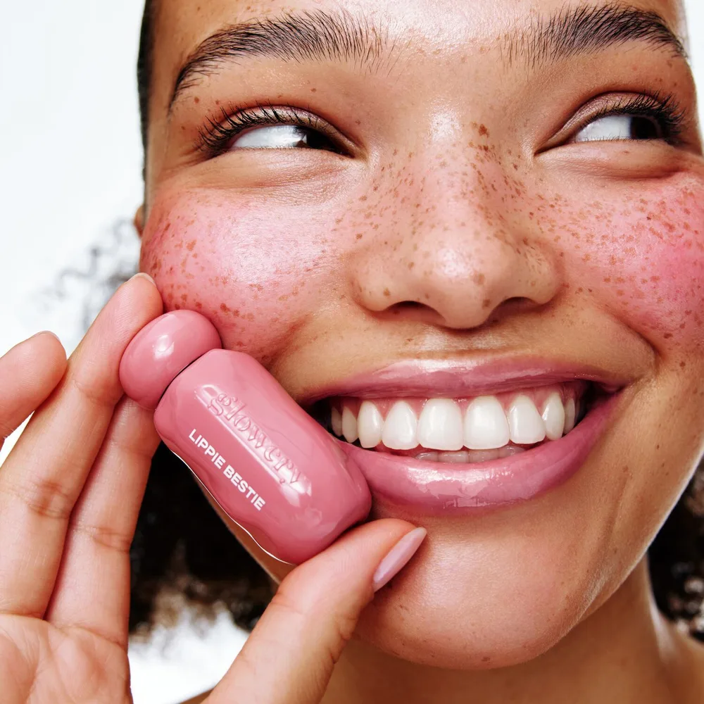 Glowery Lippie Bestie — увлажняющее масло для губ с зеркальным блеском, 10 мл, оттенок Totally Buggin'