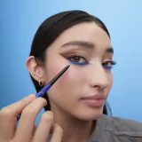 Sephora Collection 12H Colorful водостойкий выкручивающийся карандаш для глаз, 0,3 г, оттенок 01 Matte чёрный — фото 5