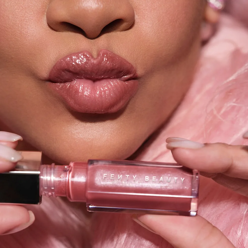 Fenty Beauty Extra Fu$$y Набор для губ: карандаш-контур Extra Thigh и блеск Fu$$y, 5.5 мл + 1.24 г