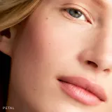 Westman Atelier Petit Baby Cheeks кремовые румяна в стике, оттенок Petal, 2,5 г — фото 2