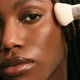 Summer Fridays The Bronzer Brush кисть для бронзирующего бальзама скошенная, aluминиum — фото 2