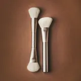 Summer Fridays The Bronzer Brush кисть для бронзирующего бальзама скошенная, aluминиum — фото 5