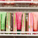 OLEHENRIKSEN Pout Preserve Chillers бальзам для губ с пептидами, 12 мл, оттенок Grenada Guava — фото 4
