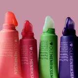 OLEHENRIKSEN Pout Preserve Chillers мини-набор ухаживающих блесков для губ 4 оттенка 4 x 7 мл — фото 4