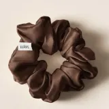 Luare The Midi Scrunchie шёлковая резинка для волос, оттенок Nougat — фото 2