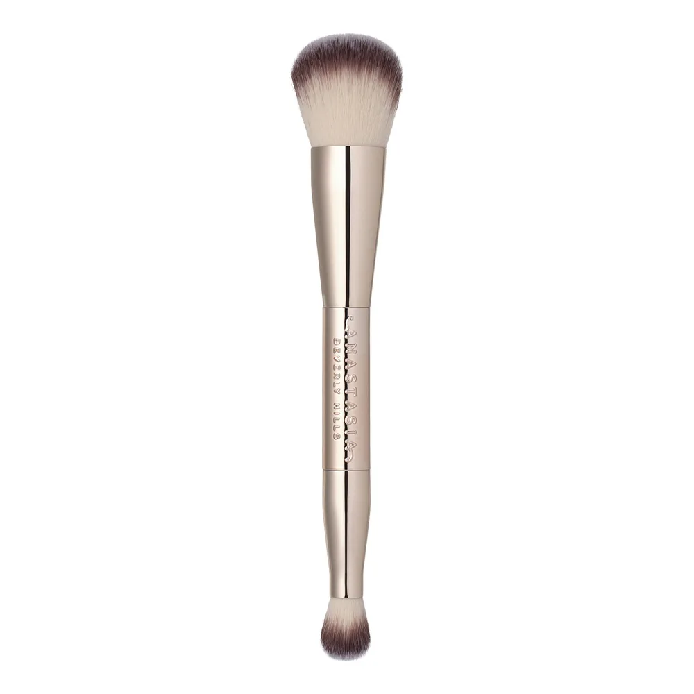 Anastasia Beverly Hills Impeccable Brush двусторонняя кисть для макияжа лица 1 шт