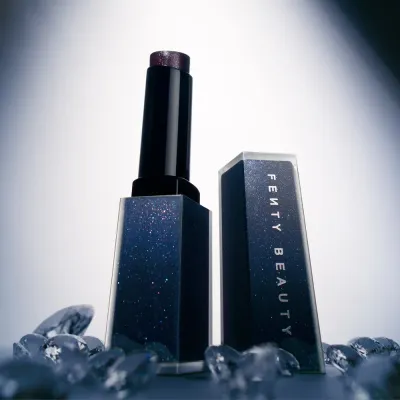 Fenty Beauty Gloss Bomb Stix Midnight Diamonds блеск для губ в стике, оттенок Caviar Crystalz, 3,6 г