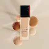 Shiseido Synchro Skin Radiant Lifting Foundation тональный крем, оттенок 330 - Bamboo — фото 5